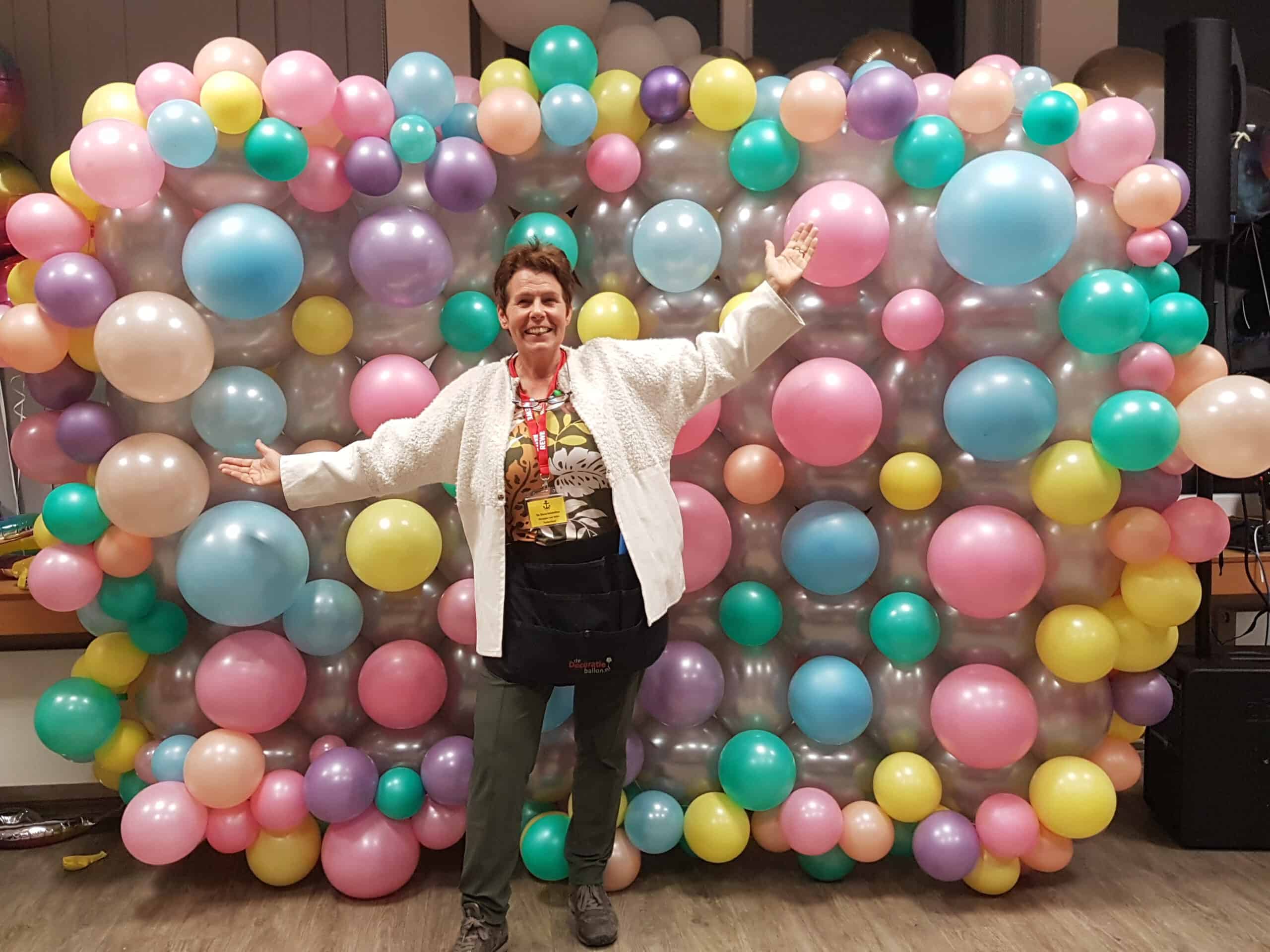 20191106 182819 scaled - Organic ballondecoratie van allerlei maten ballonnen
