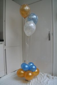 50jaarheliumballontrosDeDecoratieballonAlkmaar 200x300 - Van bruiloft naar 50 jarig huwelijksfeest