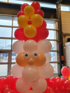 Sinterklaas drive through ballonnenpaal mijter 225x300 - Sinterklaas Drive Thru