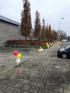 Sinterklaas drive thru wegwijs helium ballonnen 225x300 - Sinterklaas Drive Thru