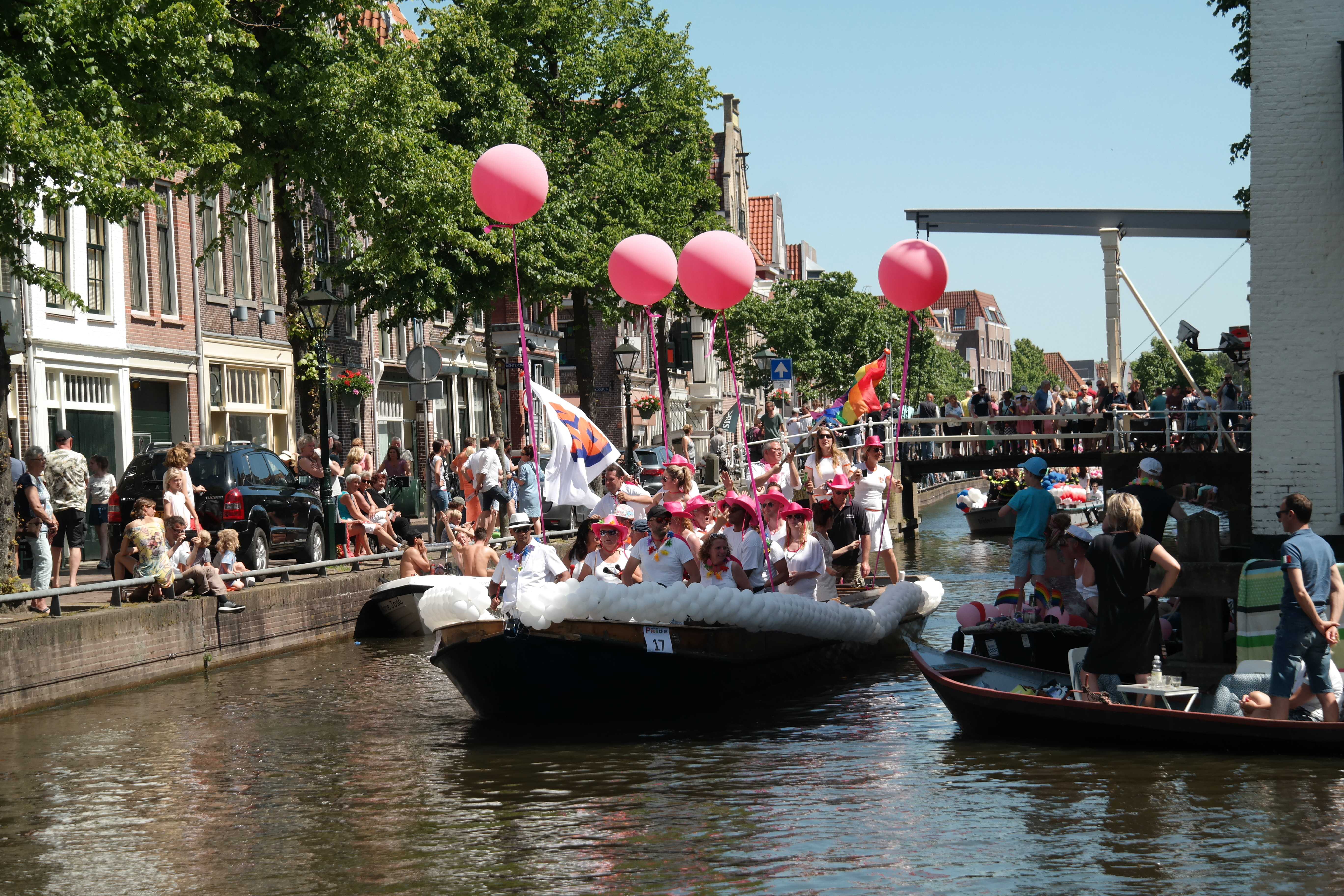 VVD-boot-grachtenparade-alkmaar