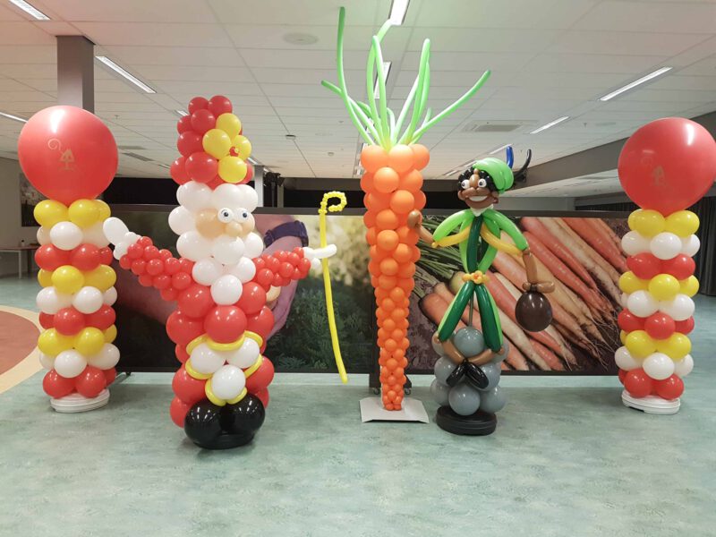 Sinterklaas-wortel-Zwarte-Piet-ballonpilaren-Sinterklaasfeest